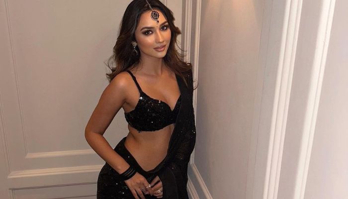 akansha sharma in black saree